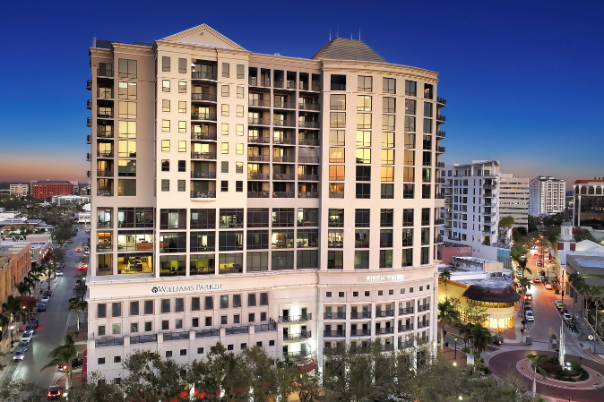 barbri_lincoln-memorial-march-washington-dc - barbri_williams-parker_case-study_office_web